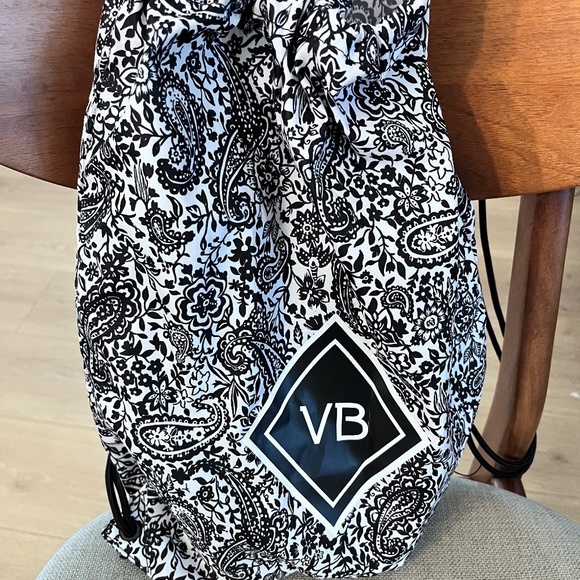 - Vera Bradley Drawstring Backsack in Eden Paisley Black - Picture 9 of 12